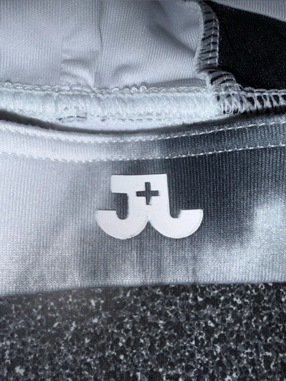 Jo & Jax NWT! Victory Crop Black/White Size Small Adult (2/4)